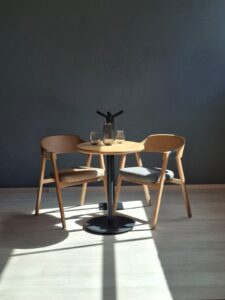 Silla Duradera 6 Silla duradera fabricada en México, diseñada para uso intensivo en restaurantes, comedores industriales y cafeterías.