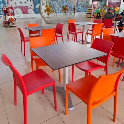 Fabricación de sillas y mesas para fast food